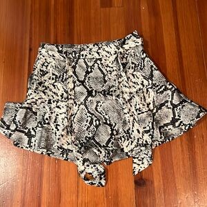 Paradise skort, snake skin, size small!
